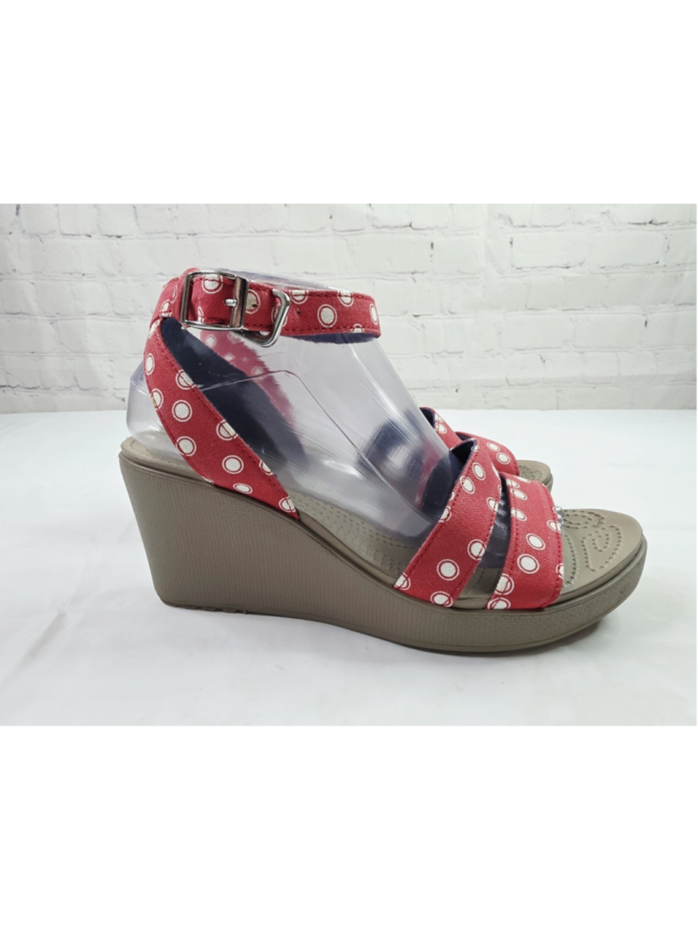 Crocs Leigh II Wedge Strappy Sandals Women’s 9 Red Polka Dots Ankle Strap 15313
